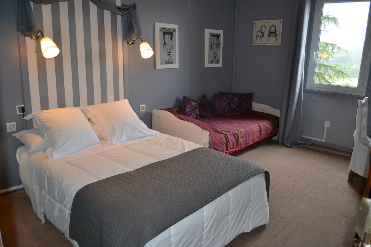 فندق Logis Le Relais Sarrasin Vezenobres الغرفة الصورة