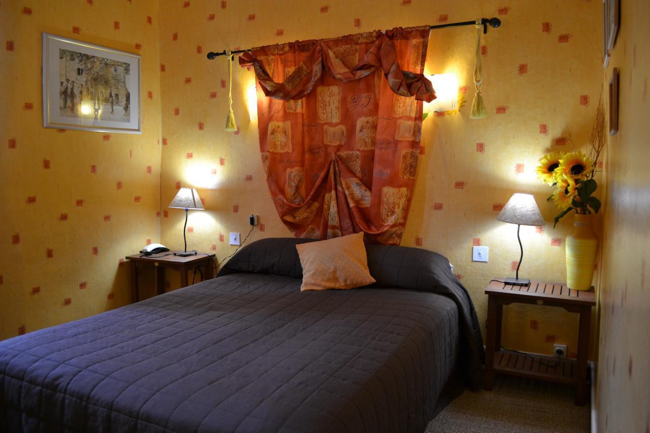 فندق Logis Le Relais Sarrasin Vezenobres الغرفة الصورة