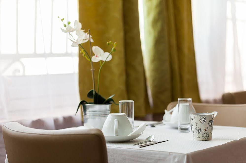 فندق Logis Le Relais Sarrasin Vezenobres المظهر الخارجي الصورة